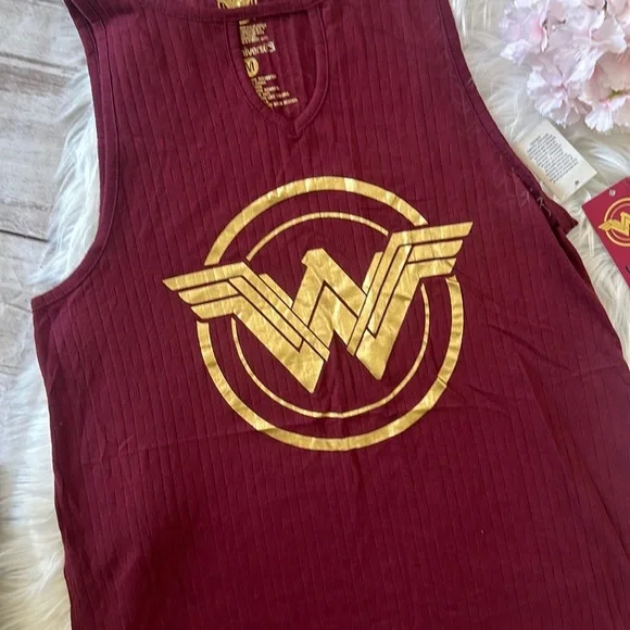 Her Universe Wonder Woman Sleeveless Top Size Medium - Picture 2 of 5
